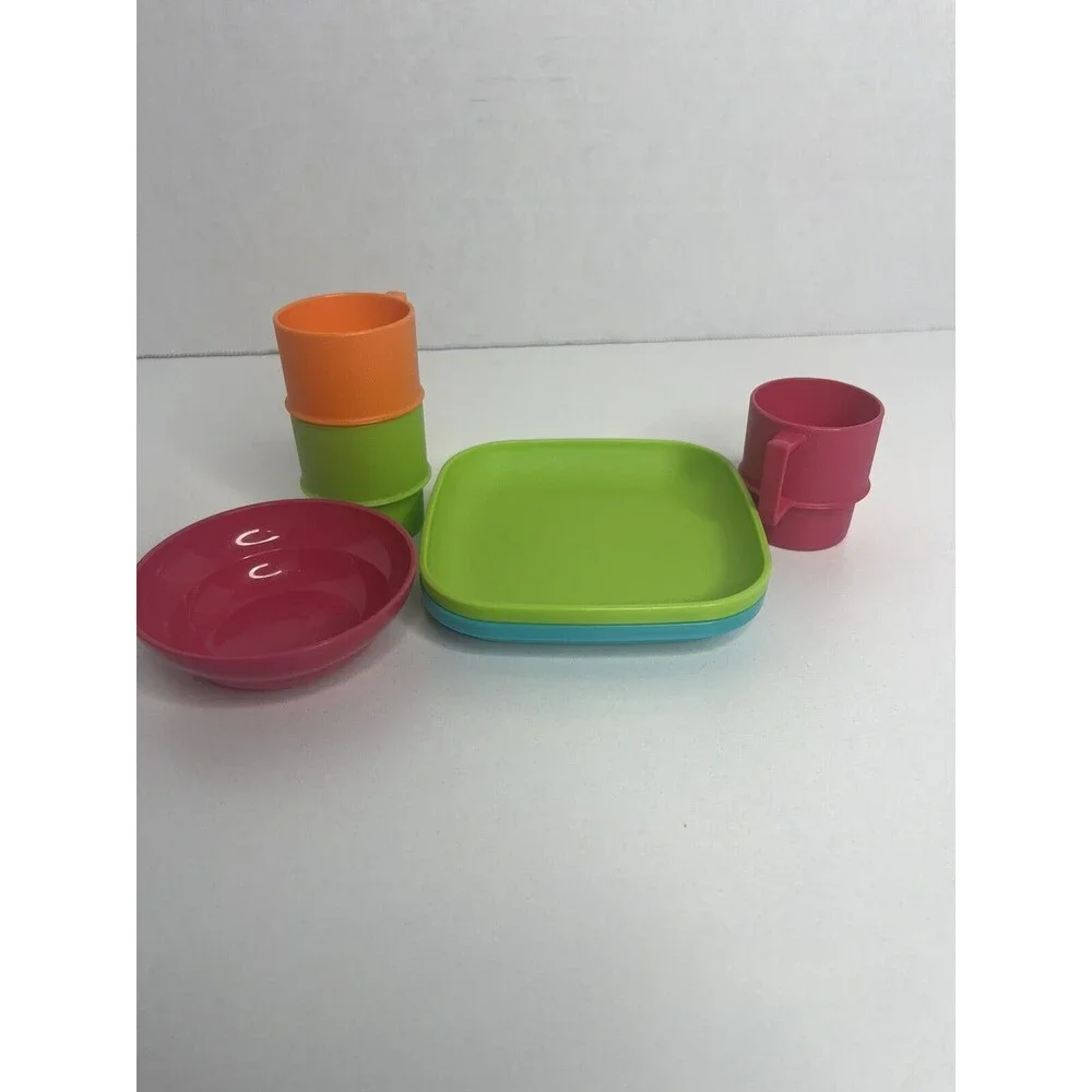 TUPPERWARE MINI PARTY COFFEE MUGS & PLATES 4